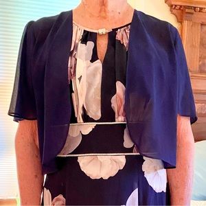 Woman’s Navy Blue Shrug, not exactly sure of size probably a Medium. Never Worn